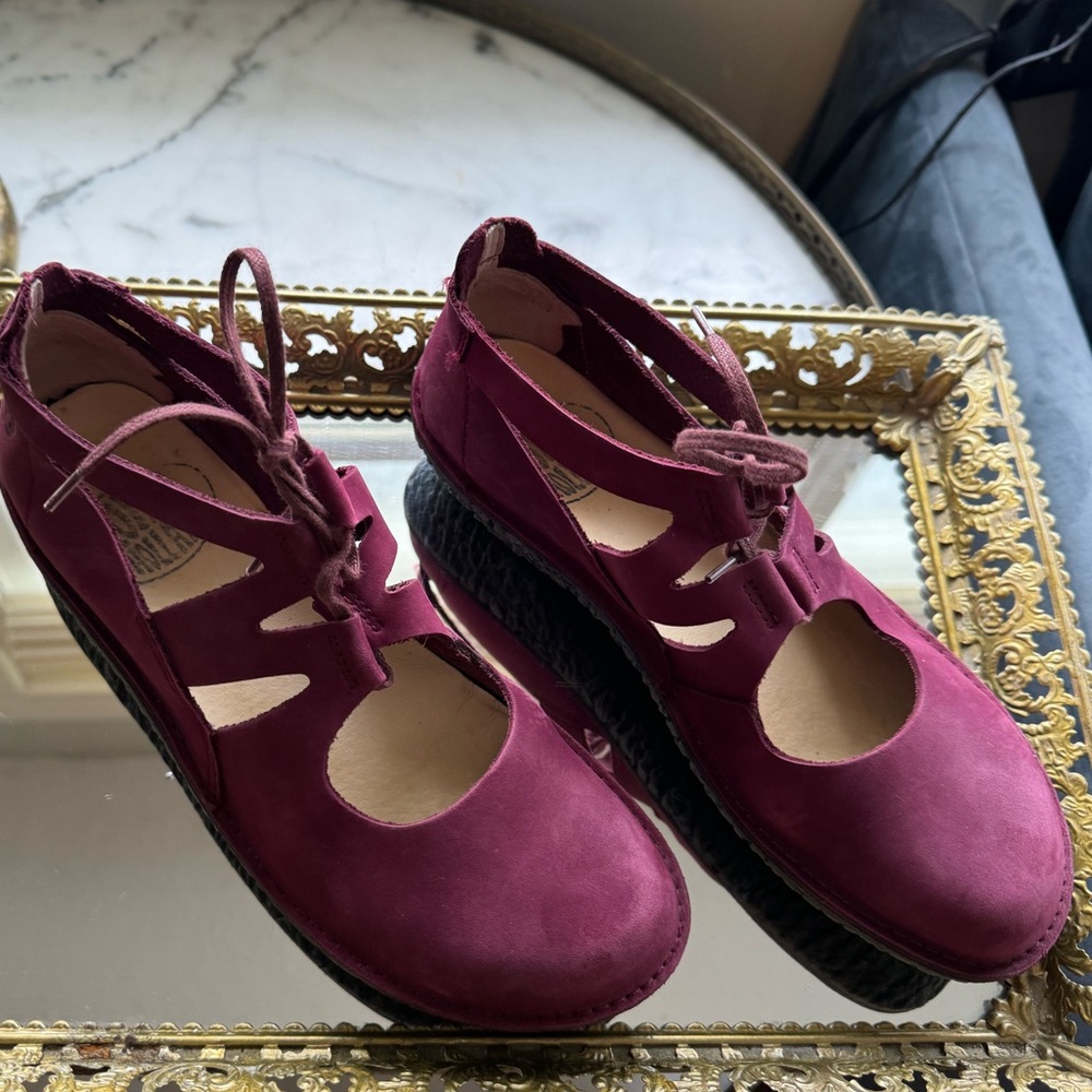 Loints of Holland plum shoes